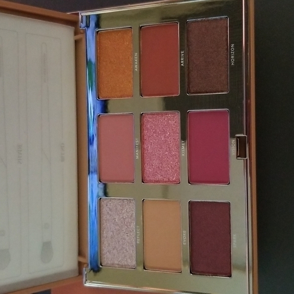 Complex Culture Future's So Bright Eyeshadow Palette Mattes + Shimmers - New - Picture 8 of 9